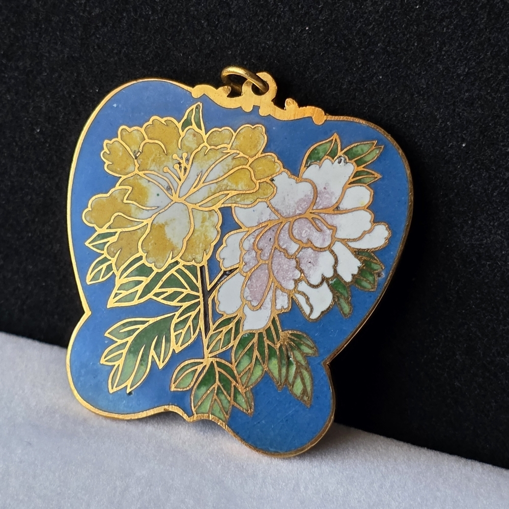 Vintage Cloisonné Floral Enamel Necklace Pendant Chinese Export Embossed Back